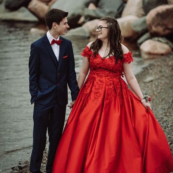 Meet your Posher, Andrea - Picture 1 of 1